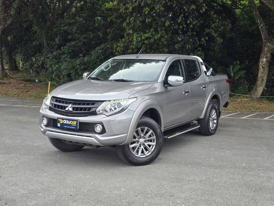 MITSUBISHI L200 TRITON 2.4 16V TURBO DIESEL SPORT HPE CD 4P 4X4 AUTOMÁTICO MITSUBISHI L200 TRITON 2.4 16V TURBO DIESEL SPORT HPE CD 4P 4X4 AUTOMÁTICO